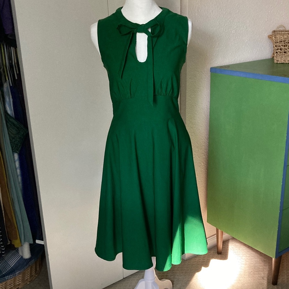 1940s dress solid green dress with flare skirt and string tie